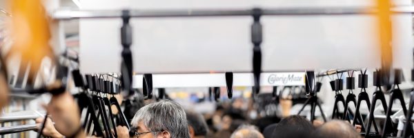 学习通、平台首页课程列表界面，展示多门网课卡片排列整齐，蓝灰色调现代感强